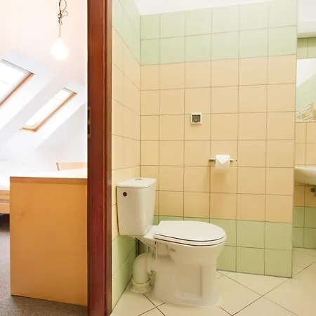 ホームステイ 8pokoi Ofka